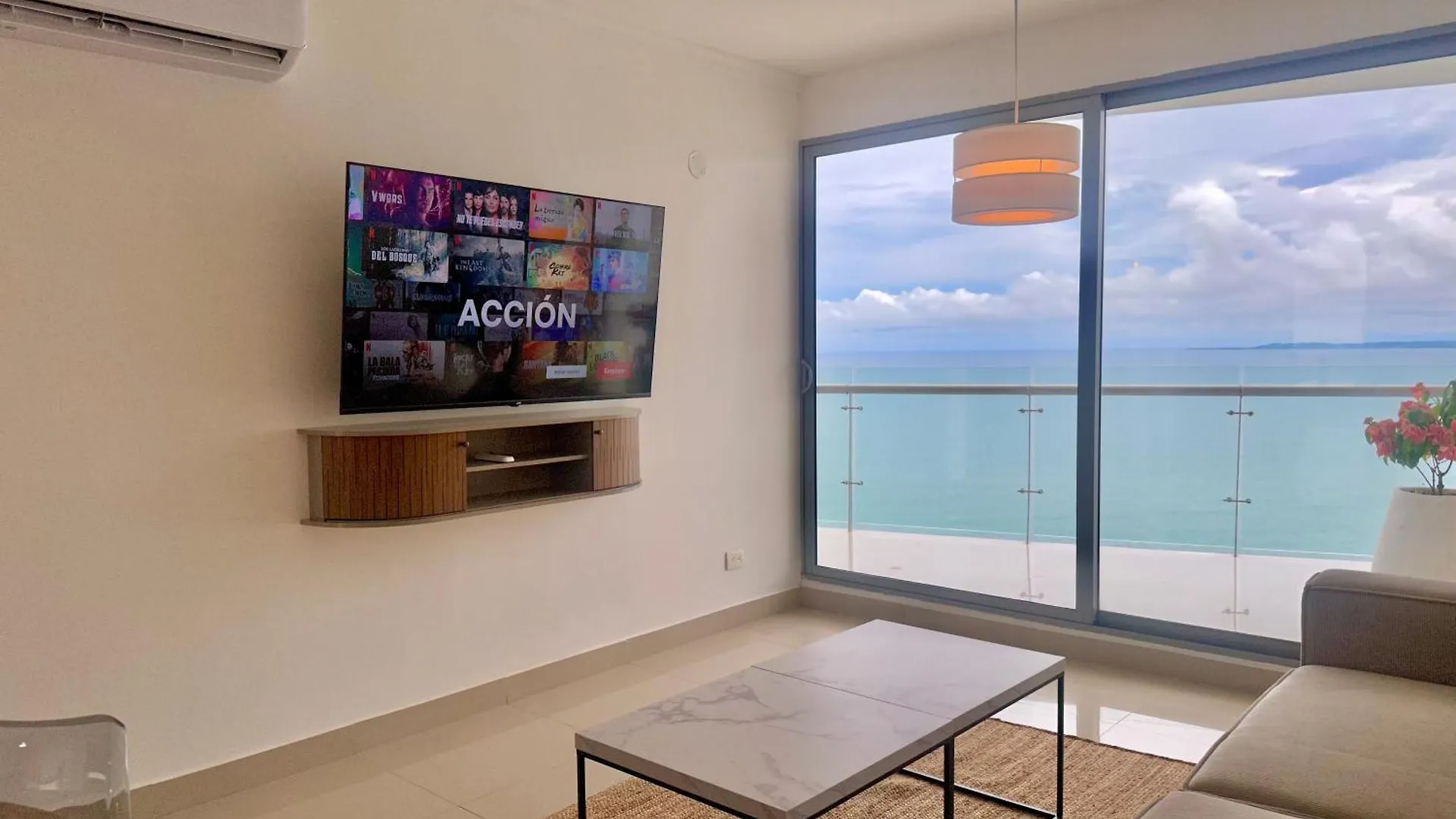 Ocean Views Next To The Old City Cartagena Apartment